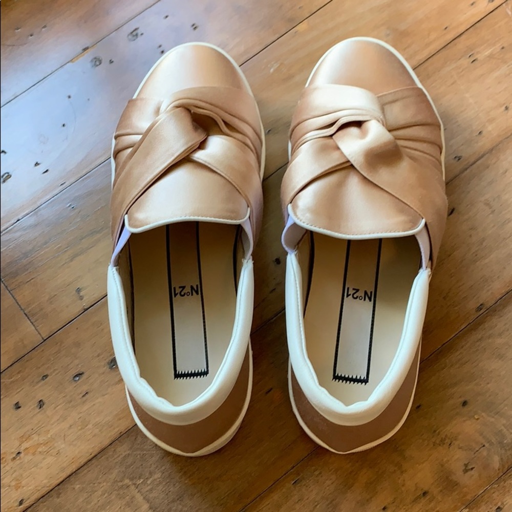 No. 21 slip on sneakers